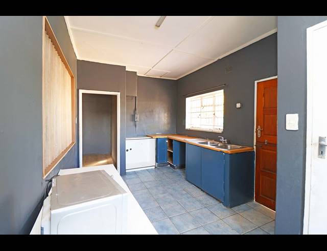 3 BEDROOM HOUSE FOR SALE IN WYCHWOOD